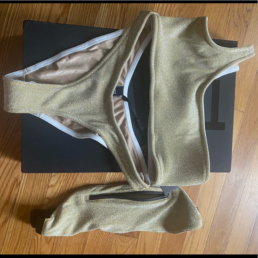 Triangl bathing suit - Medium top and large bottom